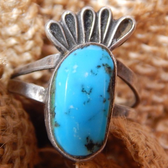 Vintage Jewelry - Sweet Little Vintage Turquoise Top Bow Ring
